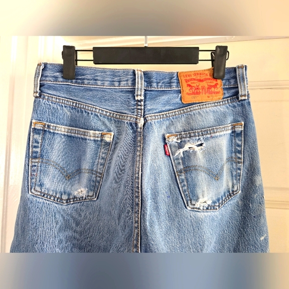 Vintage Levi's Distressed Jeans - Picture 5 of 9